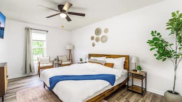 3 bedrooms, iron/ironing board, WiFi, bed sheets