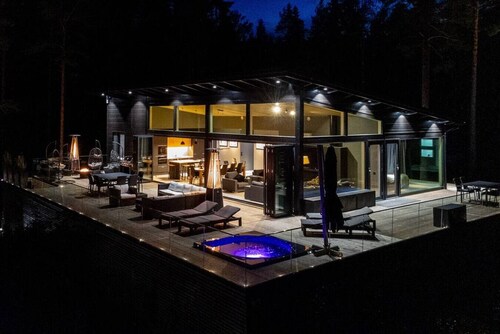 Villa Padel - Premium Lakeside Residence & Grounds