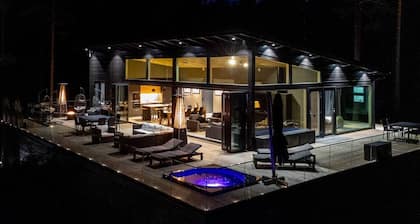 Villa Padel - Premium Lakeside Residence & Grounds