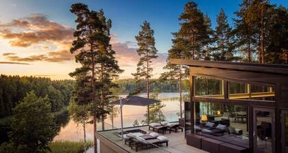 Villa Padel - Premium Lakeside Residence & Grounds