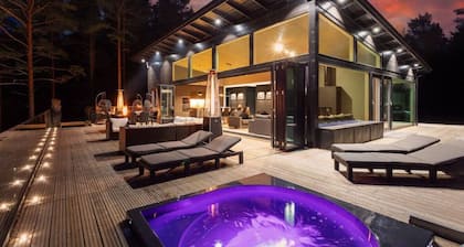 Villa Padel - Premium Lakeside Residence & Grounds