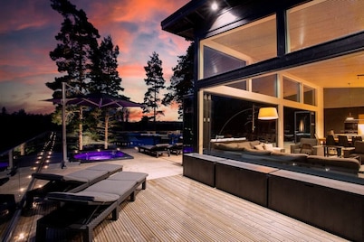 Villa Padel - Premium Lakeside Residence & Grounds