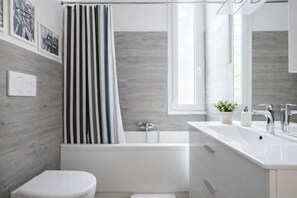 تجهيزات دش، مجففات شعر، مراحيض شطف، مناشف