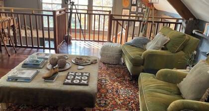 The Lakeside Barn - Design Masterpiece with Views!