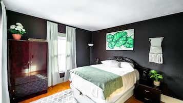 2 bedrooms, desk, iron/ironing board, WiFi