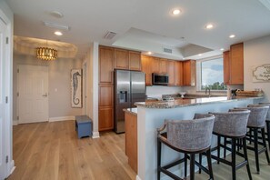 Fridge, microwave, oven, stovetop - 5th Floor Classy Corner Condo | Bright & Spacious | Free Golf | Pools | Private Beach Club Access (Pensacola)