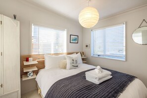 2 bedrooms, iron/ironing board, WiFi