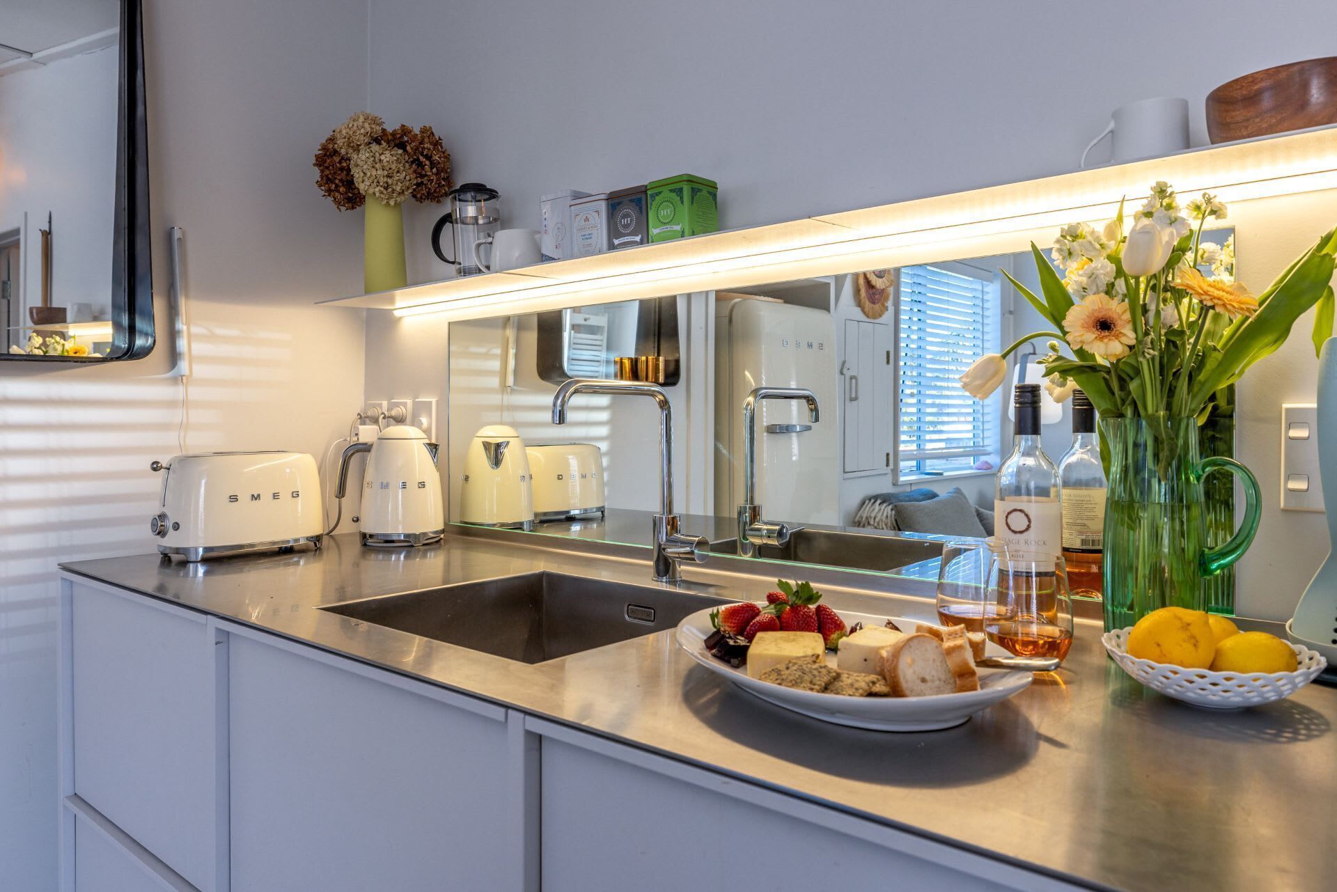 Kühlschrank, Mikrowelle, Ofen, Geschirrspüler