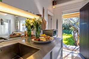 Kühlschrank, Mikrowelle, Ofen, Geschirrspüler