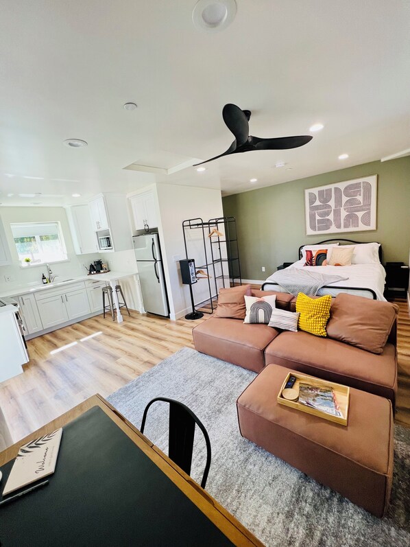 1 chambre, bureau, fer et planche à repasser, Wi-Fi gratuit