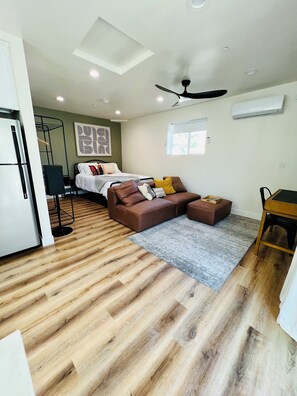 1 habitación, escritorio, tabla de planchar con plancha y wifi gratis