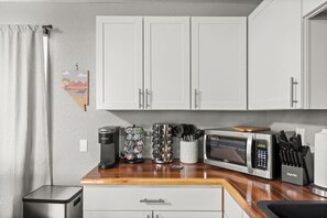 Frigorífic, microones, forn i placa de cuina 