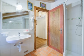 Family Apartment, Multiple Bedrooms (Chalet Charmant) | Bathroom | Shower, bidet, towels, soap