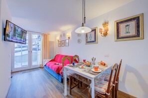 Family Apartment, Multiple Bedrooms (Chalet Charmant) | Dining - Chalet Charmant (Livigno)