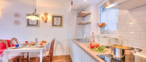 Familienapartment, Mehrere Schlafzimmer (Chalet Charmant) | Eigene Küche