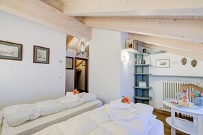 Perhehuoneisto, 1 makuuhuone (Chalet Charmant) | 1 makuuhuone, ilmainen Wi-Fi, vuodevaatteet