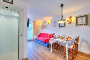 Family Apartment, Multiple Bedrooms (Chalet Charmant) | Dining room - Chalet Charmant (Livigno)