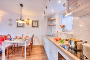 Appartement Familial, plusieurs chambres (Chalet Charmant) | Cuisine privée