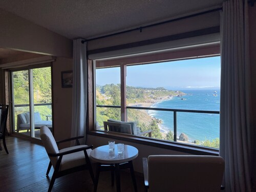 Pacific Panorama At Rainbow Rock