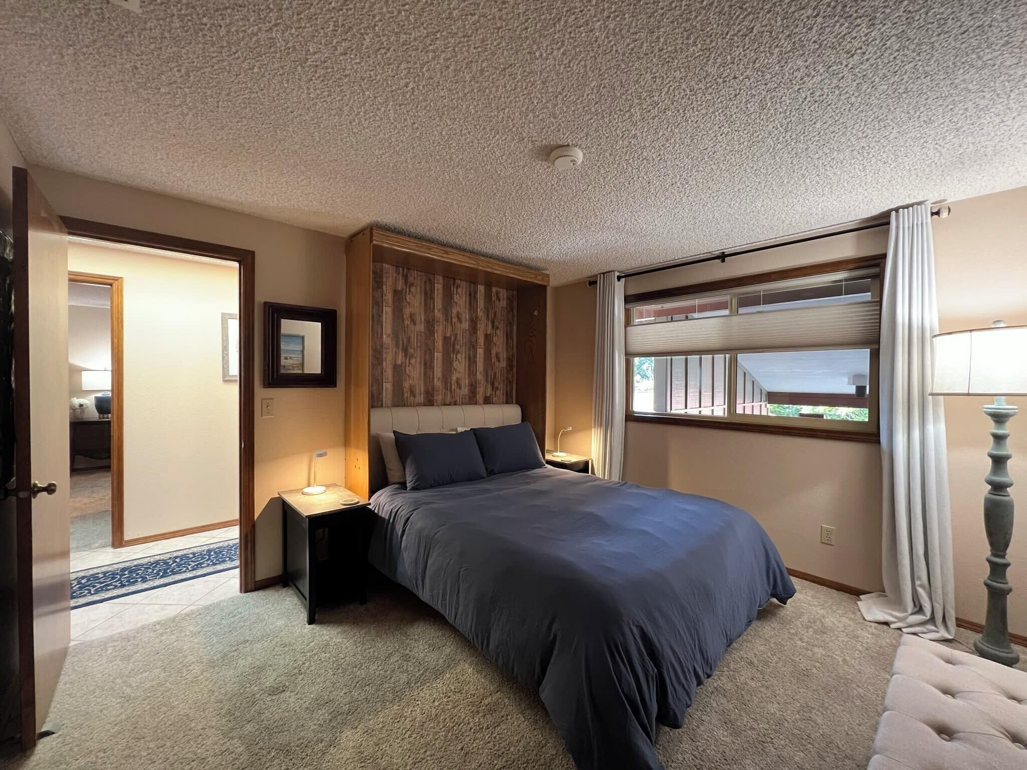 2 bedrooms, iron/ironing board, WiFi