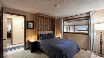2 bedrooms, iron/ironing board, WiFi