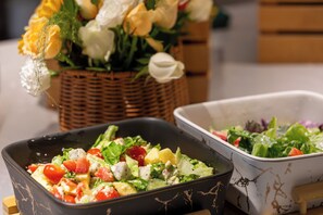 Sudah termasuk sarapan prasmanan setiap hari