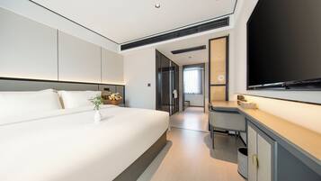 Habitación familiar con 1 cama matrimonial o 2 individuales | Edredón, escritorio, espacio para trabajar con laptop y wifi gratis