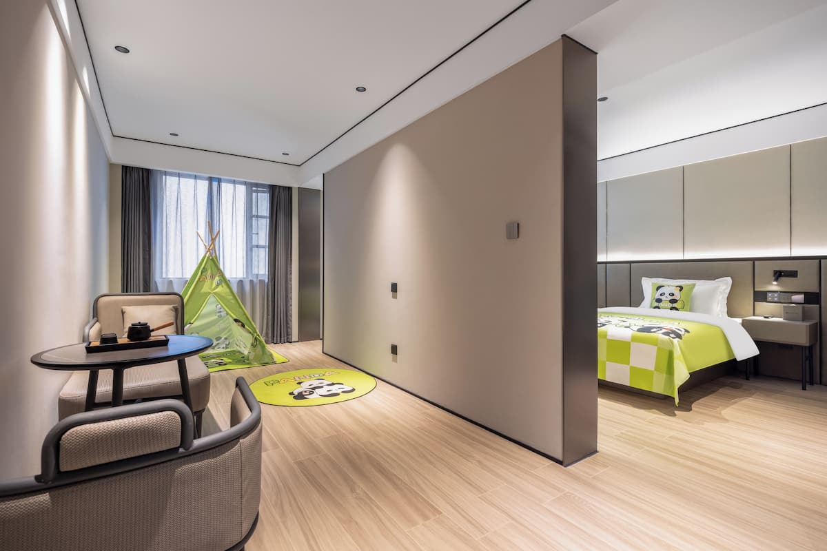 Xili Family Room | Down duvets, desk, laptop workspace, free WiFi