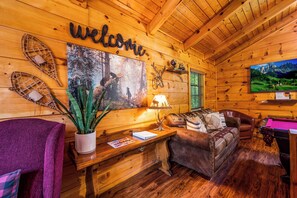 Living area - Cozy Cabin w/Hot Tub  in Gatlinburg (Gatlinburg)