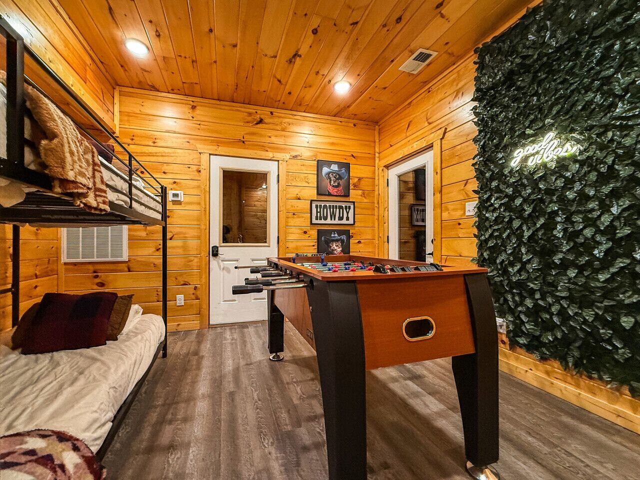 3 habitaciones, escritorio, tabla de planchar con plancha y wifi 