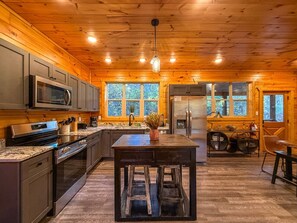 ثلاجة، ميكروويف، فرن، موقد طهي مسطح