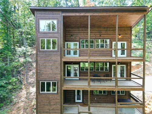 Smoky Mountain Escape|Heated Pool Cabin