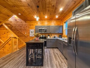 ثلاجة، ميكروويف، فرن، موقد طهي مسطح