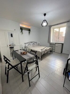 City Studio, 1 Bedroom | Soundproofing, free WiFi - B&B Domus Flavia Pozzuoli (Pozzuoli)
