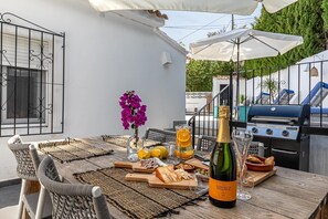 Outdoor dining - Wonderful and romantic holiday home in Moraira, Costa Blanca, Spain  with private pool for 4 persons (Moraira)