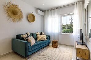 Living area - Wonderful and romantic holiday home in Moraira, Costa Blanca, Spain  with private pool for 4 persons (Moraira)