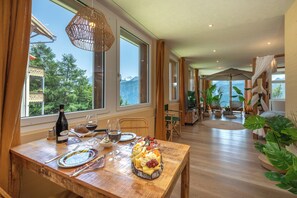 Suite, sauna (Massai Lodge) | 1 dormitorio, minibar con artículos gratuitos, decoración individual