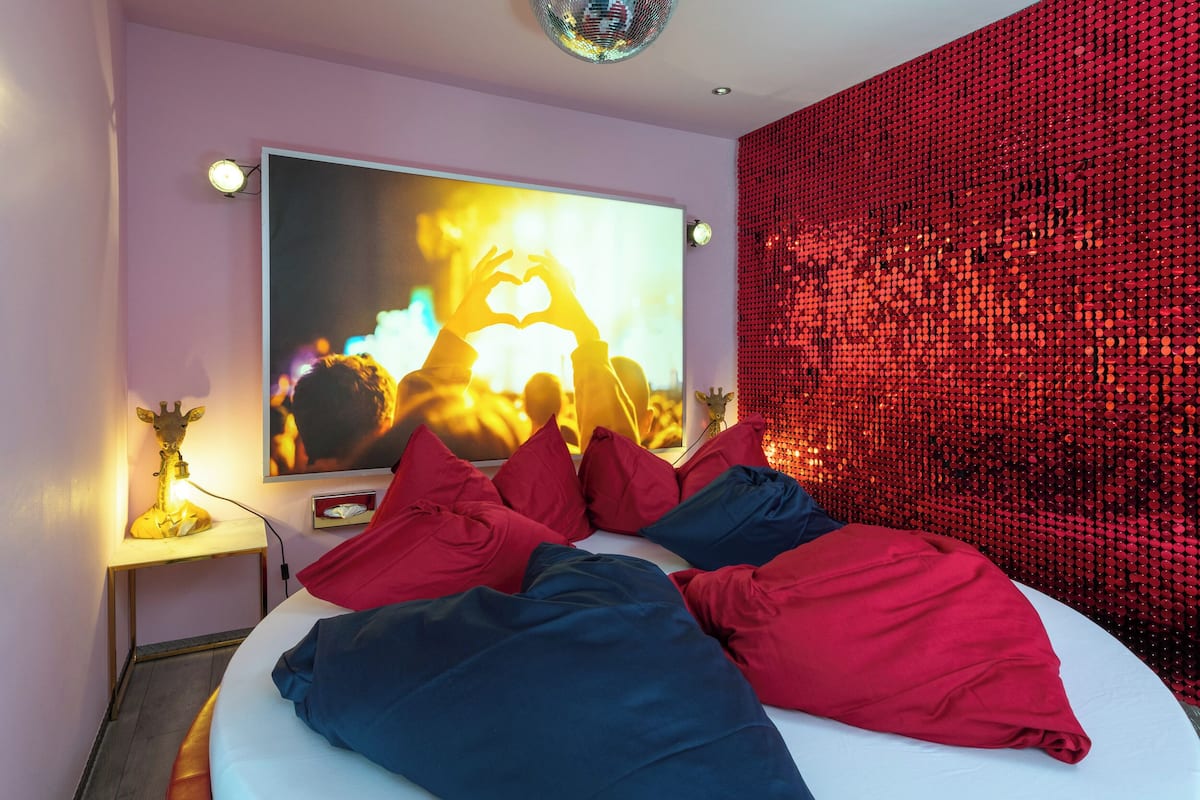 Suite, sauna (Glanz & Glamour) | 1 chambre, articles gratuits dans le mini-bar, décoration personnalisée
