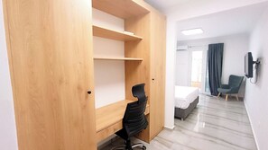 1 habitación, tabla de planchar con plancha, wifi y ropa de cama 