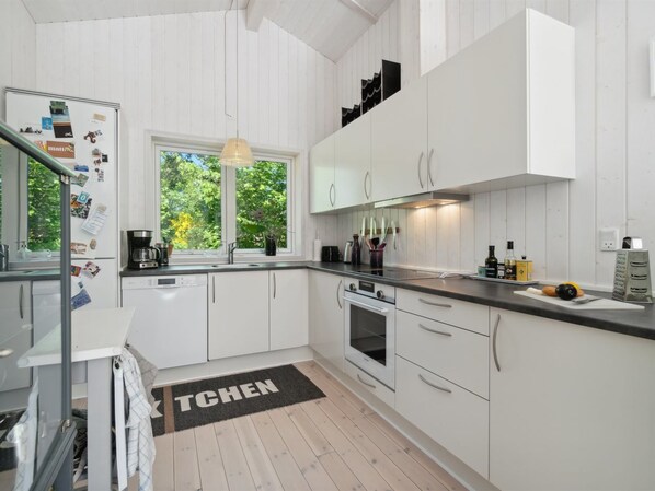 Fridge, dishwasher, cookware/dishes/utensils
