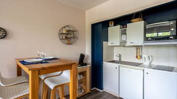 KĂŒhlschrank, Mikrowelle, Toaster, Hochstuhl