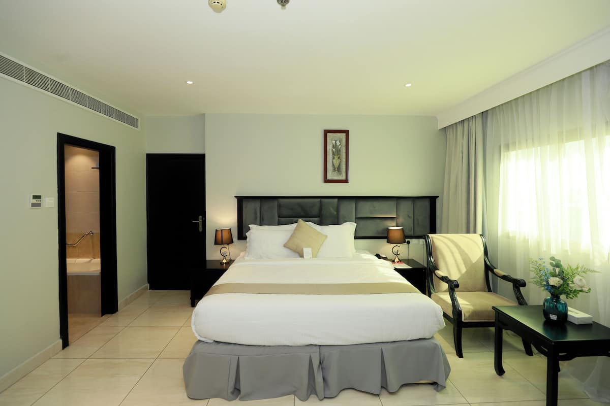 高級寝具、客室ごとに異なるインテリア、デスク、ノートパソコン用作業スペース