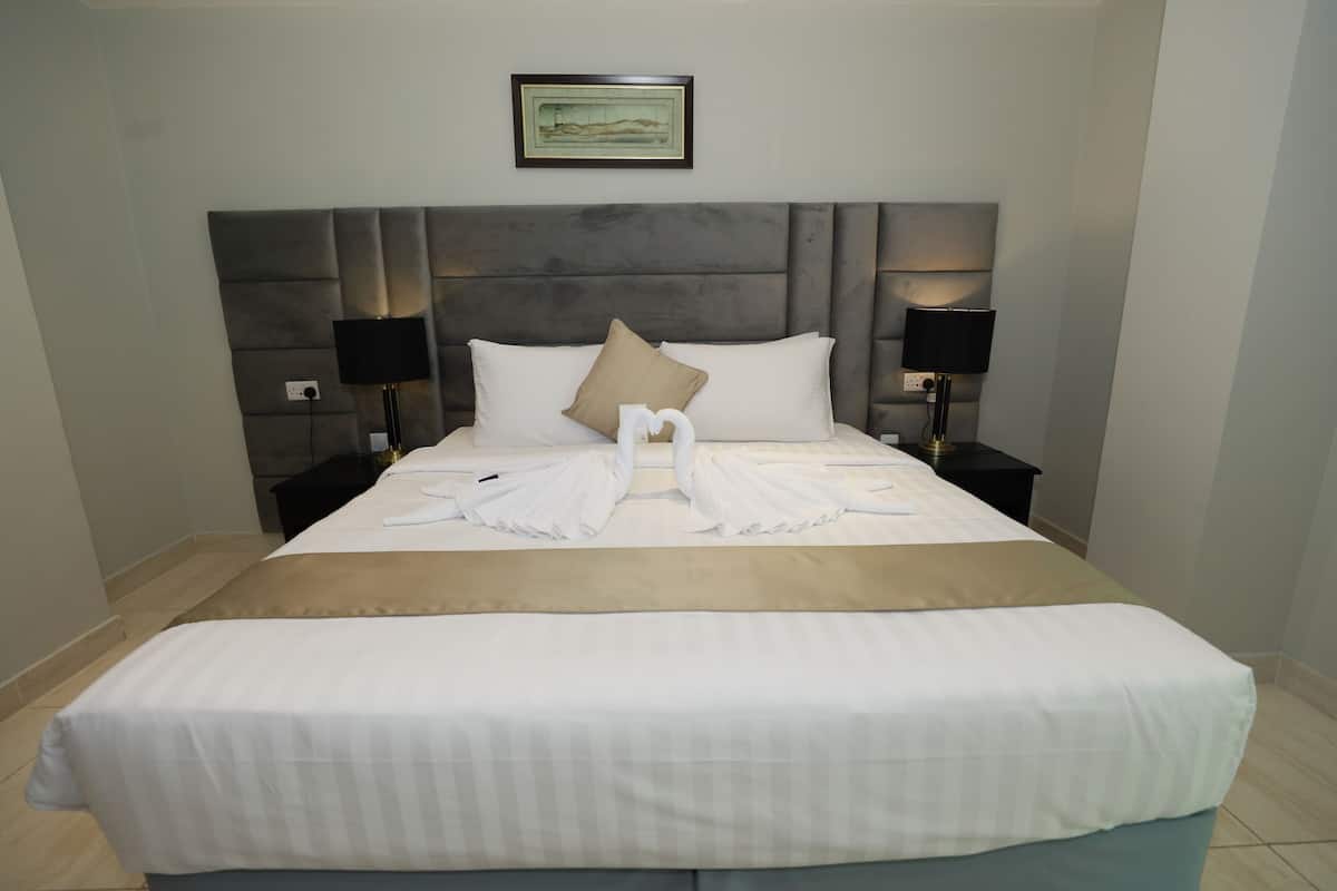 高級寝具、客室ごとに異なるインテリア、デスク、ノートパソコン用作業スペース