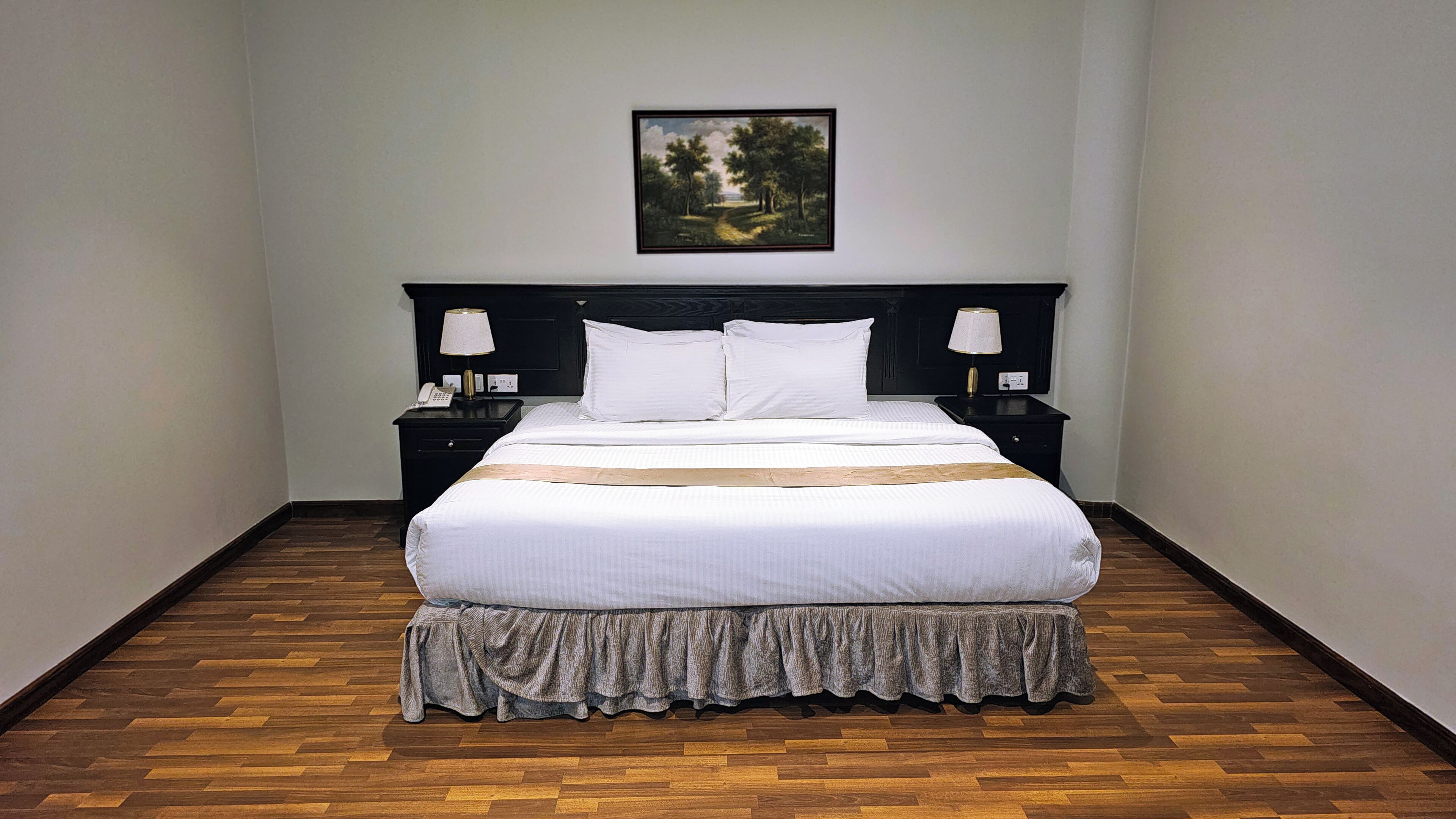 Junior-studiosviitti, 1 makuuhuone | Ylelliset vuodevaatteet, yksilöllisesti kalustettu, työpöytä