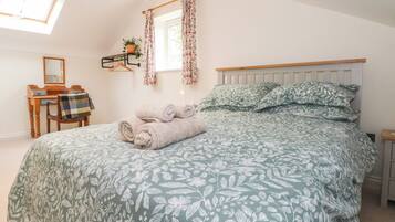 2 dormitorios, decoración individual, mobiliario individual