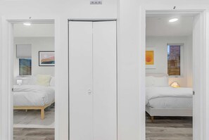 2 bedrooms, iron/ironing board, WiFi, bed sheets - Cozy Oasis in the heart of Capitol Hil (Seattle)