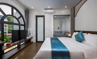 Panoramic Room | 1 bedroom, hypo-allergenic bedding, down comforters, memory foam beds