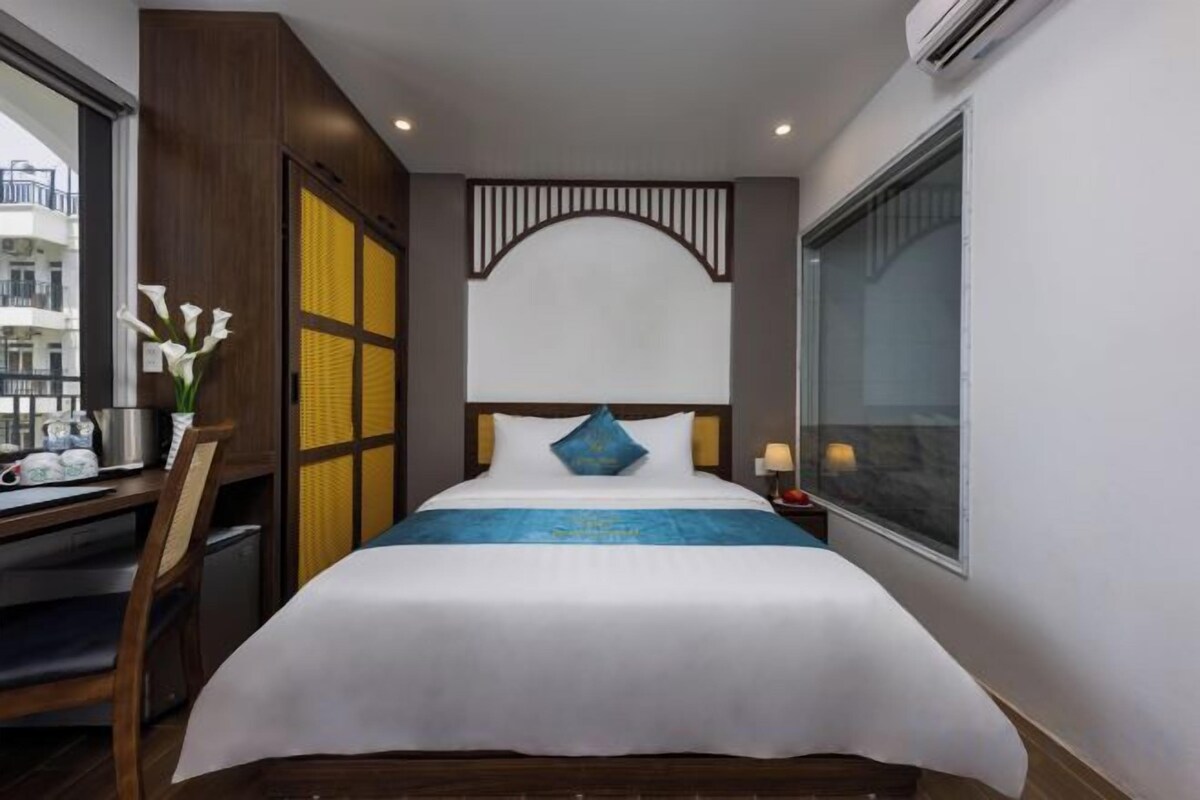 1 bedroom, hypo-allergenic bedding, down duvets, memory-foam beds