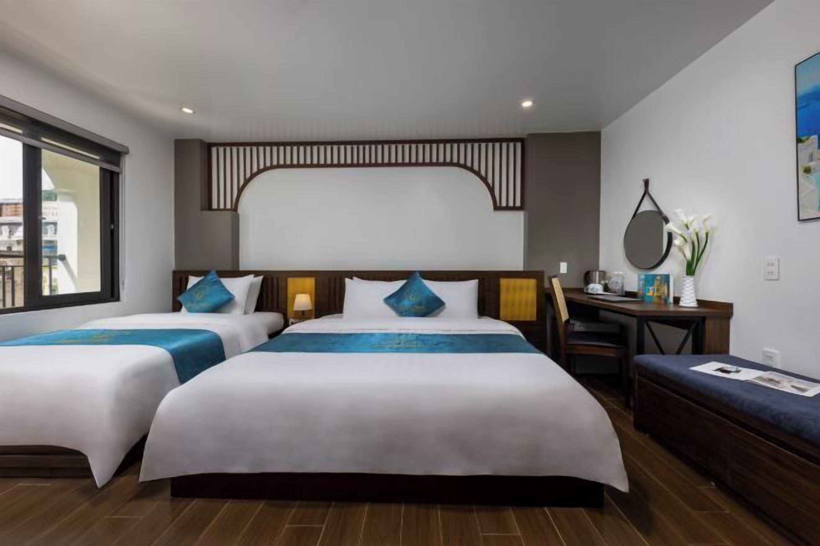 1 bedroom, hypo-allergenic bedding, down comforters, memory foam beds