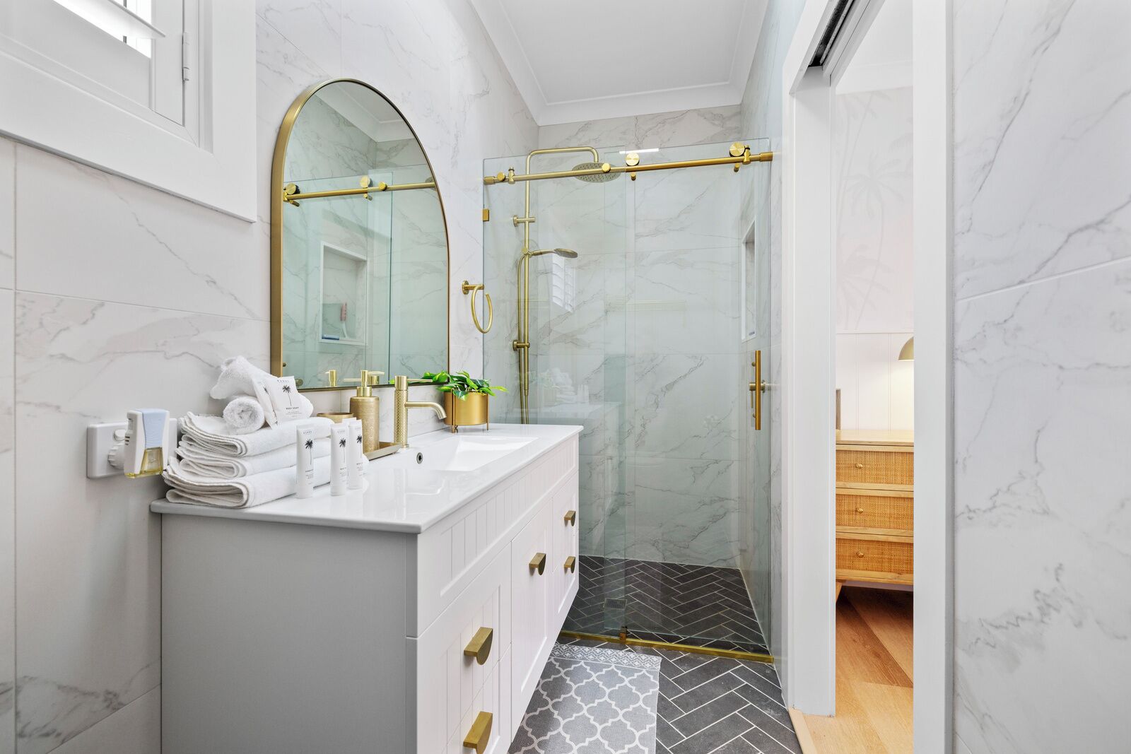 Shower, hair dryer, towels